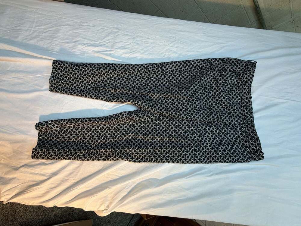 Liz Claiborne Emma Black and White Geometric Print Ankle Pants Size 12